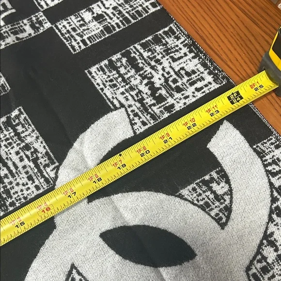 Chanel VIP White and Black Scarf/Throw/Wrap-Camellia, ribbon, tissue paper & box - Picture 8 of 9